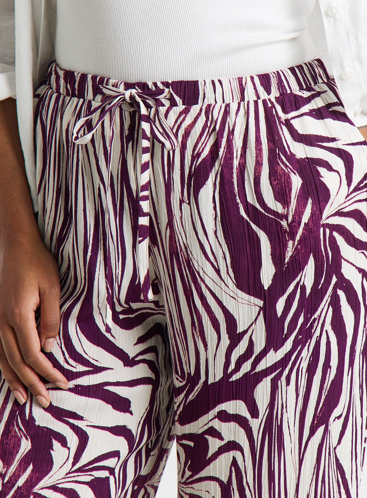 SIMPLY BE Zebra Crinkle Wide Leg Trouser 30 - Image 4 thumbnail